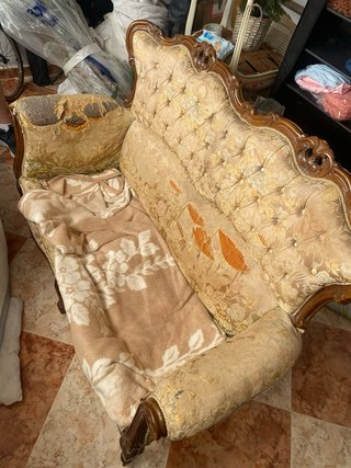 Lote Muebles Clásicos: Sofás y Sillones y mesas