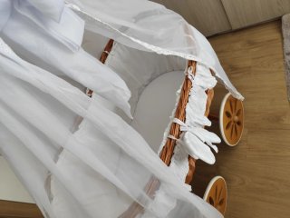 Cuna Moisés Mimbre con Dosel Blanco