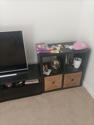 Mueble TV negro con aparador
