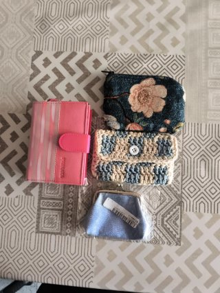 Lote de monederos y cartera de piel