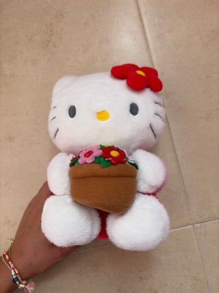 Peluche Hello Kitty con maceta de flores