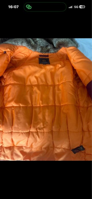 Chaqueta Alpha Industries Burdeos con Capucha