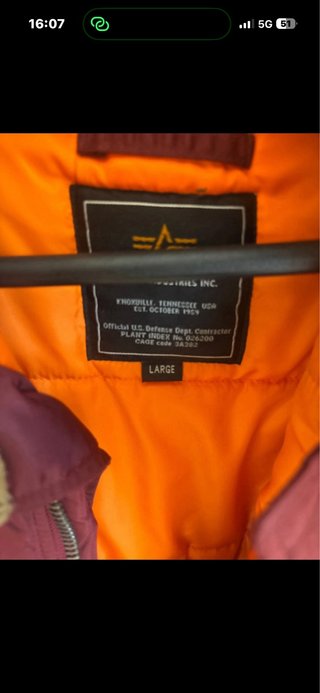 Chaqueta Alpha Industries Burdeos con Capucha