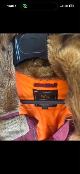 Chaqueta Alpha Industries Burdeos con Capucha