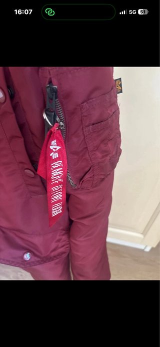 Chaqueta Alpha Industries Burdeos con Capucha