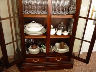 Vitrina de madera y cristal