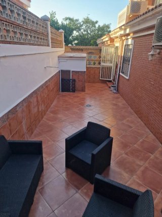 Chalet pareado en alquiler de larga temporada.