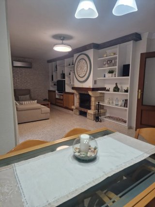 Chalet pareado en alquiler de larga temporada.