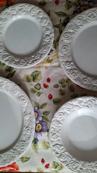 Vajilla Quadrifoglio Franco Giorgi rosas relieve