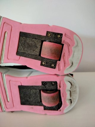 WOHS. Zapatillas con ruedas