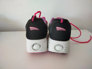 WOHS. Zapatillas con ruedas