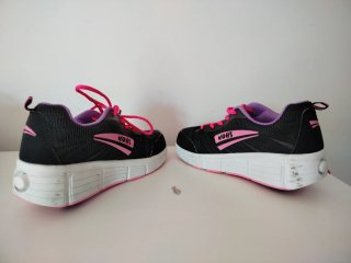 WOHS. Zapatillas con ruedas