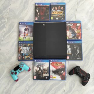 PS4 (PlayStation 4) Negra + 8 Videojuegos