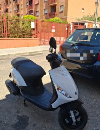 Piaggio Zip Scooter