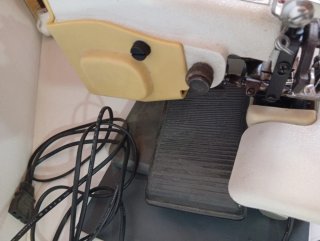 Máquina de coser bajos Kosel