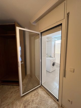 Puerta aluminio blanco abisagrada