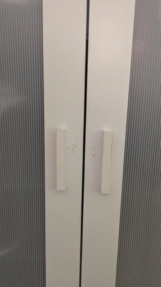 Armario blanco puertas de cristal