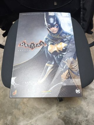 Hot toys Batgirl Arkham Knight