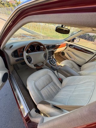 Jaguar XJ8