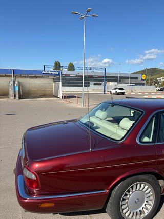 Jaguar XJ8