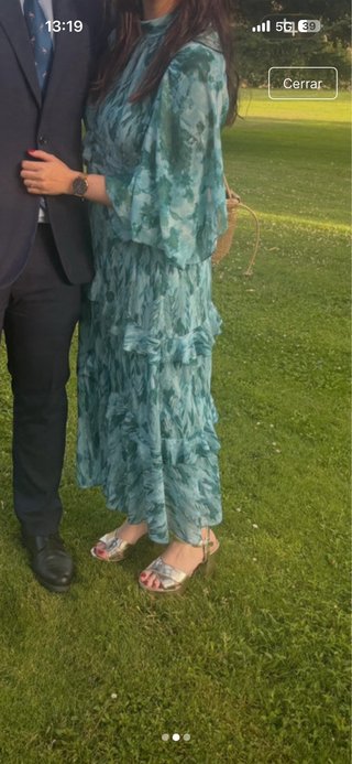 Vestido invitada con capa
