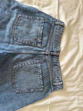 Jorts vaqueros desgastados