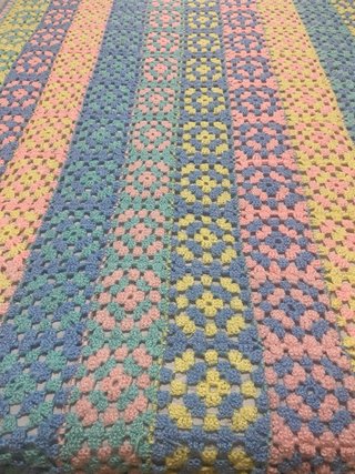 Manta crochet hecha a mano colores pastel