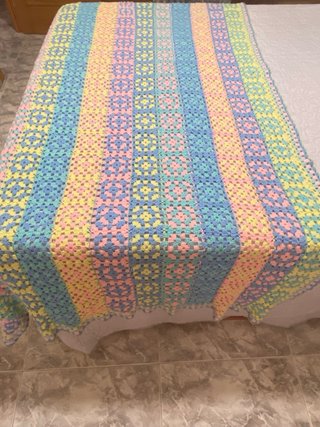 Manta crochet hecha a mano colores pastel