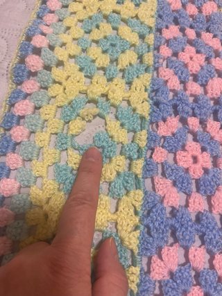 Manta crochet hecha a mano colores pastel