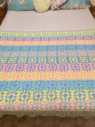 Manta crochet hecha a mano colores pastel