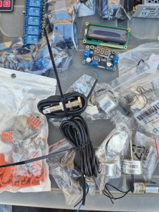 Lote Arduino UNO y componentes electrónicos