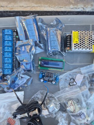 Lote Arduino UNO y componentes electrónicos