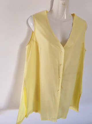 Blusa sin mangas amarilla