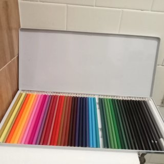 Caja metálica 50 lápices de colores nuevos