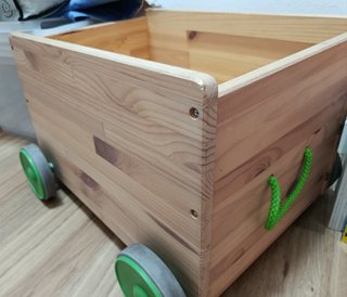 20€ Caja IKEA con ruedas