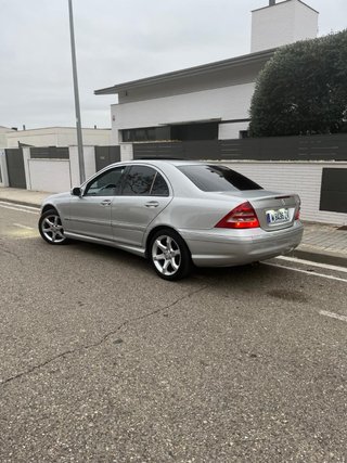 Mercedes-Benz Clase C320
