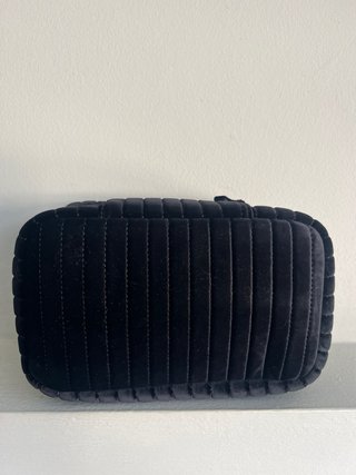 Neceser con asa Shiseido terciopelo negro
