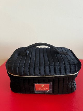Neceser con asa Shiseido terciopelo negro