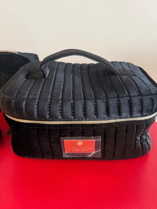 Neceser con asa Shiseido terciopelo negro