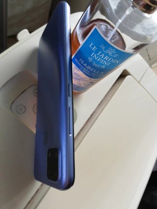 Móvil Realme Esparpone con cargador