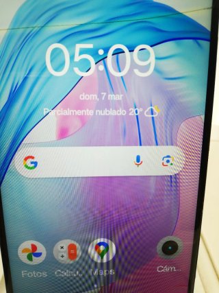 Móvil Realme Esparpone con cargador