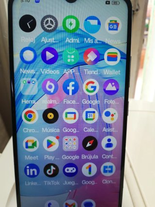 Móvil Realme Esparpone con cargador