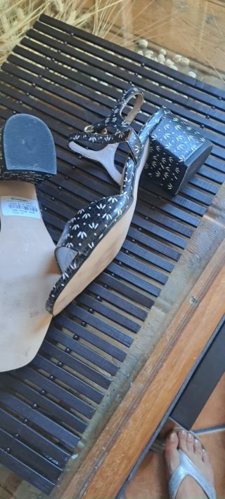 Sandalias Martinelli Negras con Estampado Blanco