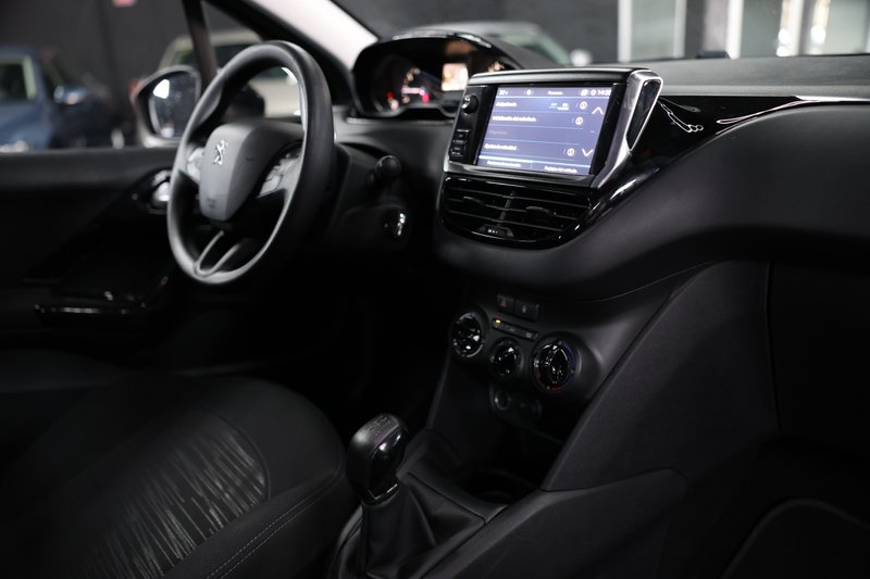 Peugeot 208 2018, foto 12