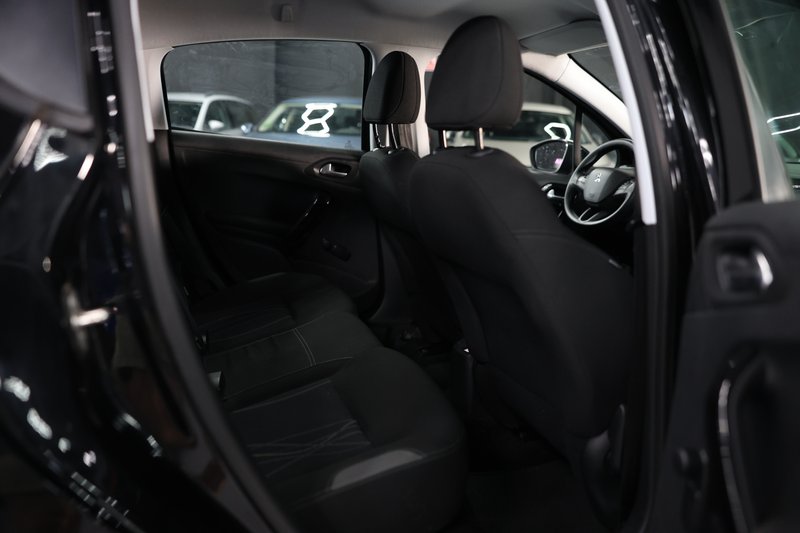 Peugeot 208 2018, foto 13