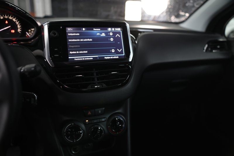 Peugeot 208 2018, foto 16