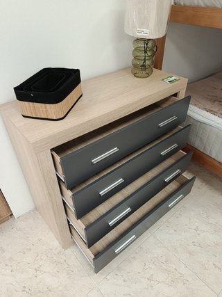 Cómoda 4 cajones + 2 mesitas + cabecero