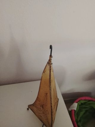 Lámpara de piel artesanal