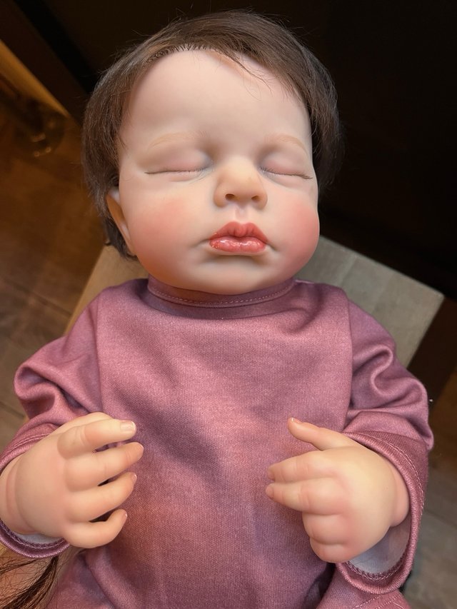 Muñeco reborn realista durmiendo