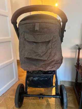 Carrito de bebé gris